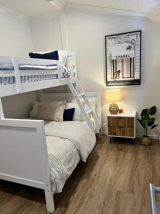 Comfortable Beach Home Скарборо Екстер'єр фото