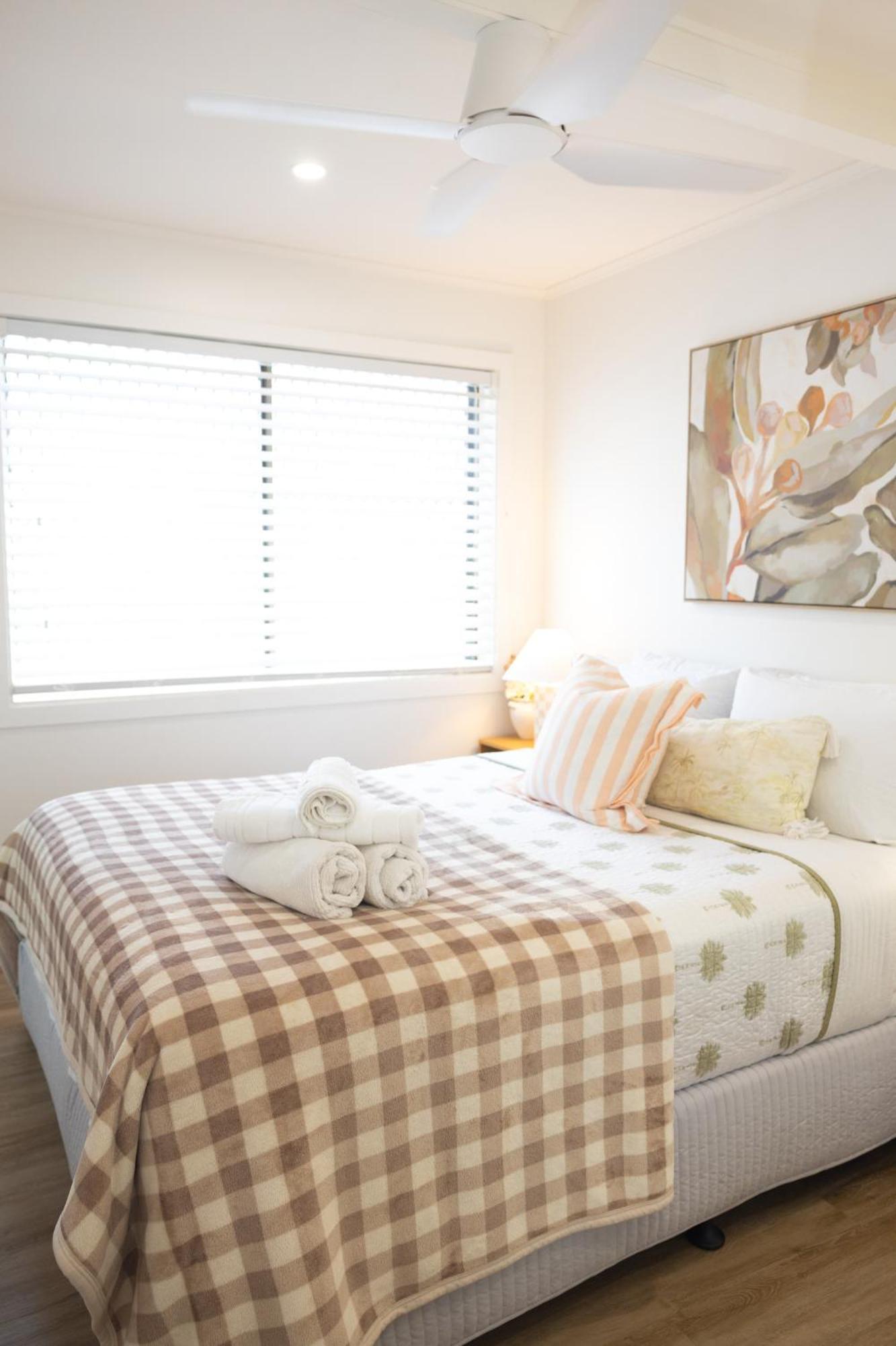Comfortable Beach Home Скарборо Екстер'єр фото