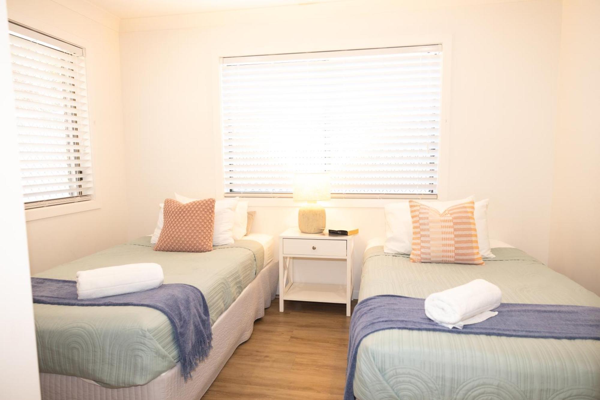Comfortable Beach Home Скарборо Екстер'єр фото
